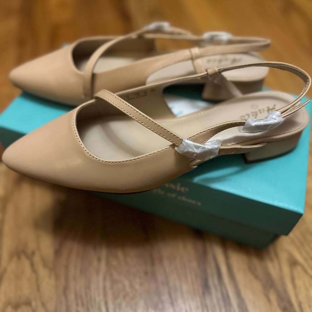 Women's Slingback flat Shoes size 8 “Apricot”/tan color
